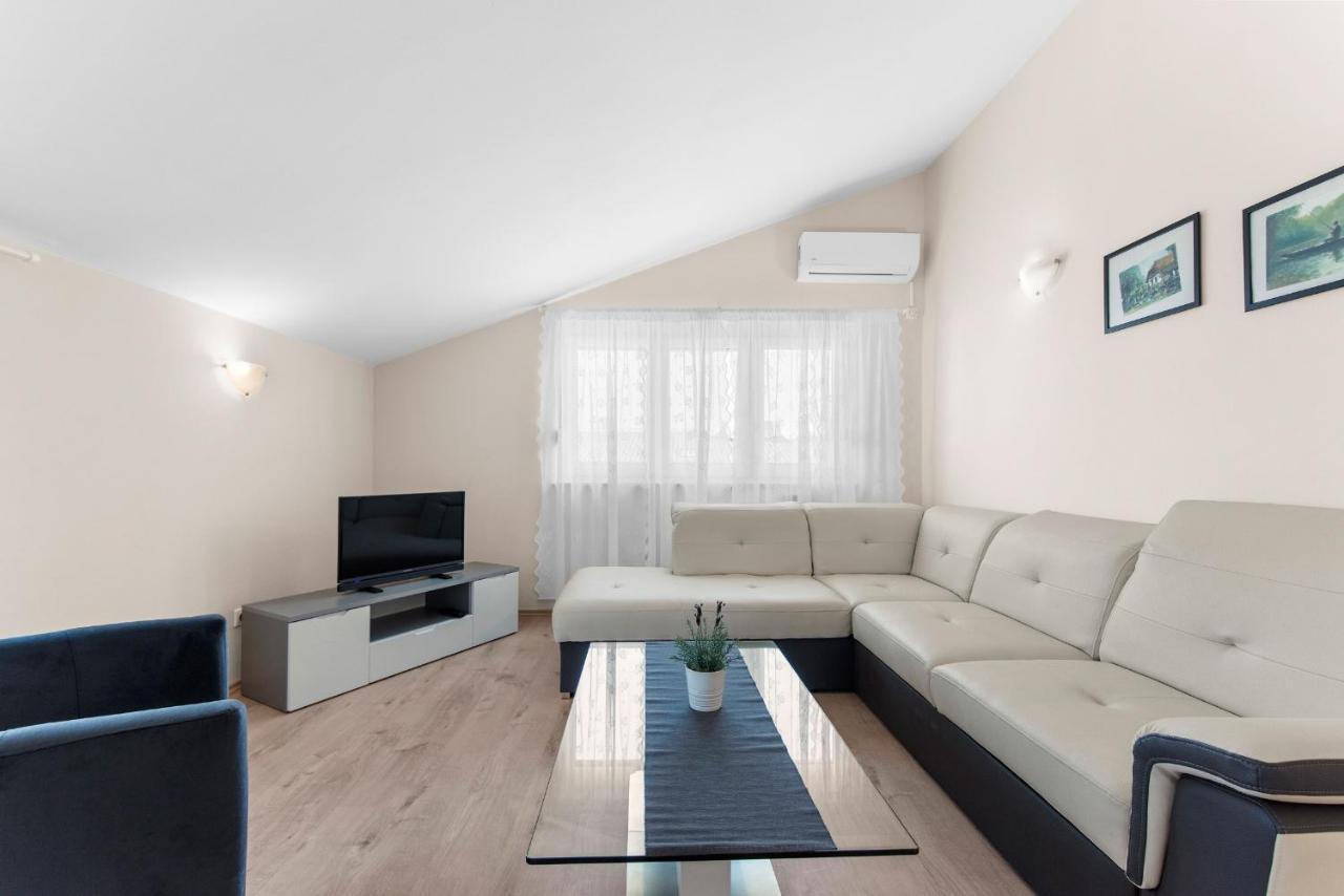 Villa Hope - Apartments With Shared Pool Poreč Exteriér fotografie